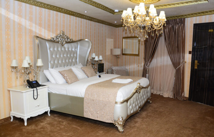 Royal luxury suite bed