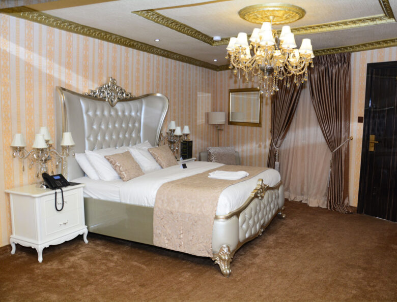 Royal luxury suite bed