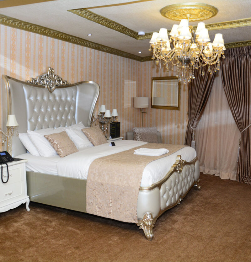 Royal luxury suite bed