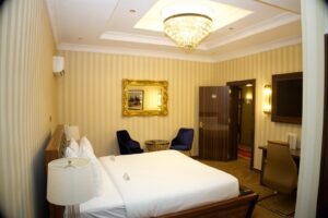 No 1 Hotel Royal Luxury Room bed
