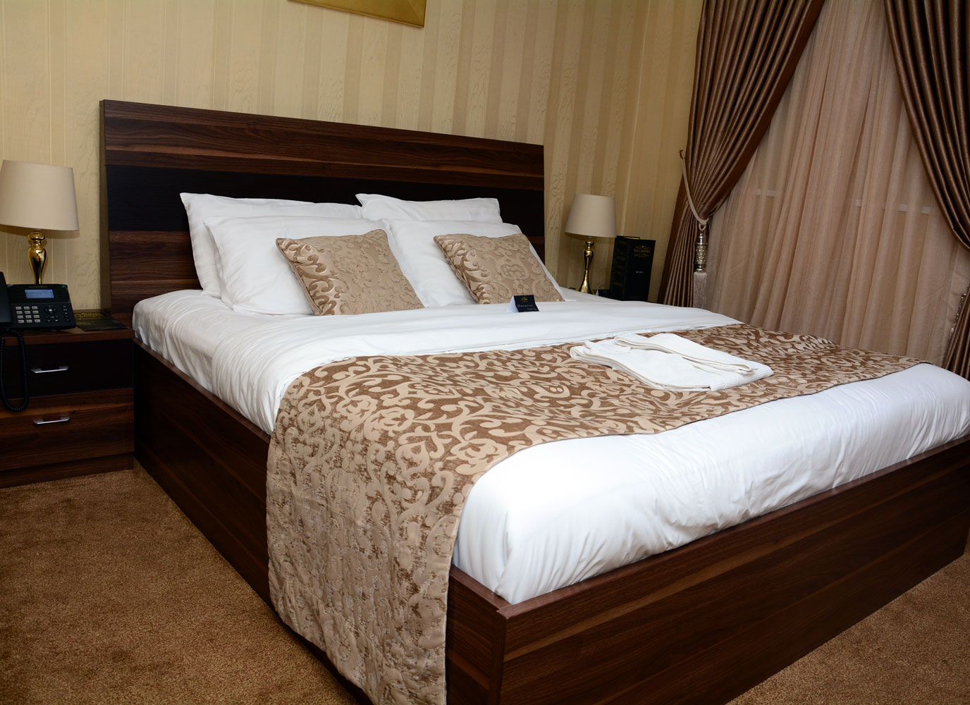 No 1 hotel luxury room bed