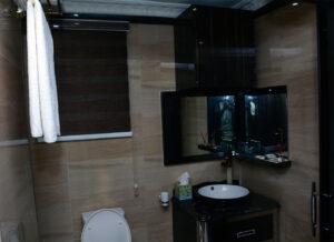 No 1 hotel royal room bathroom