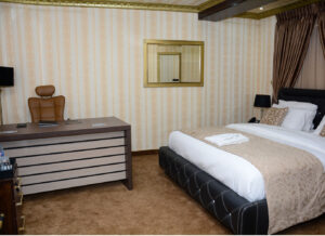 No 1 hotel royal room table